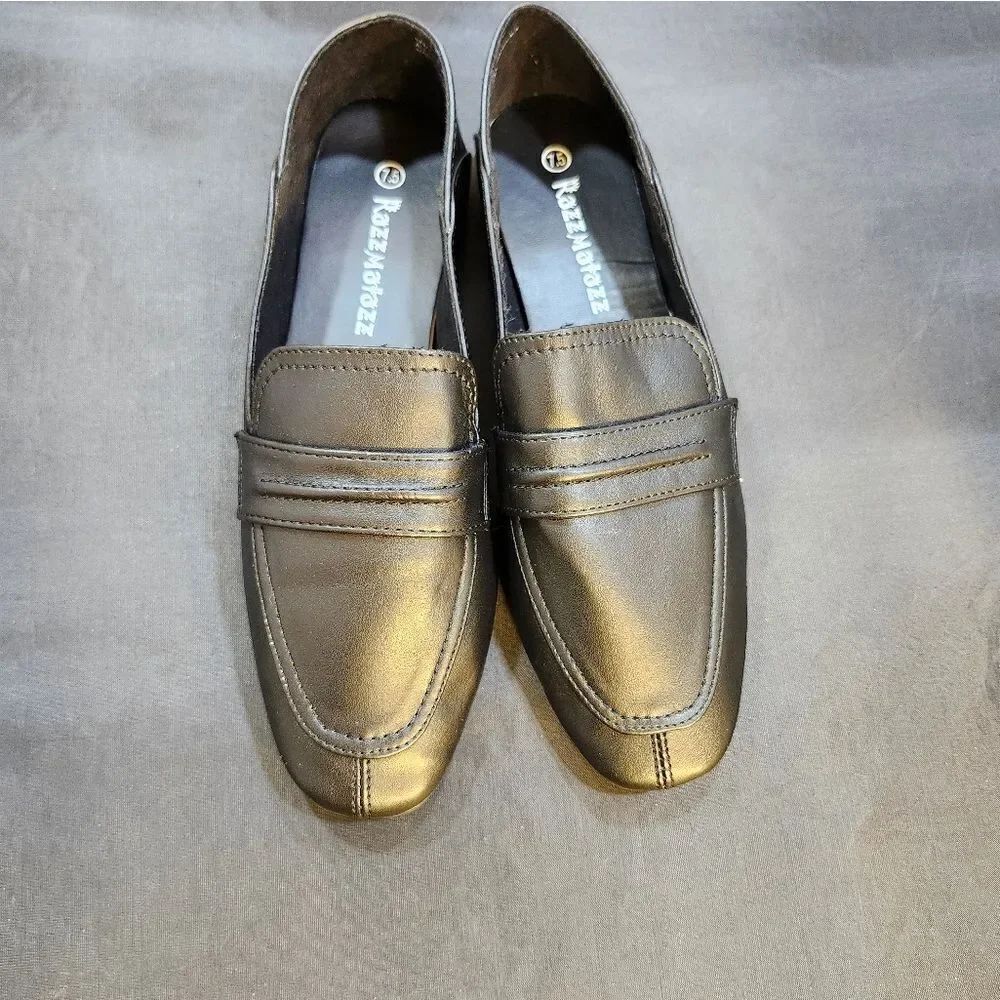 BRAND NEW RAZZMATAZZ WOMEN"S SQUARE TOE FLAT SHOE